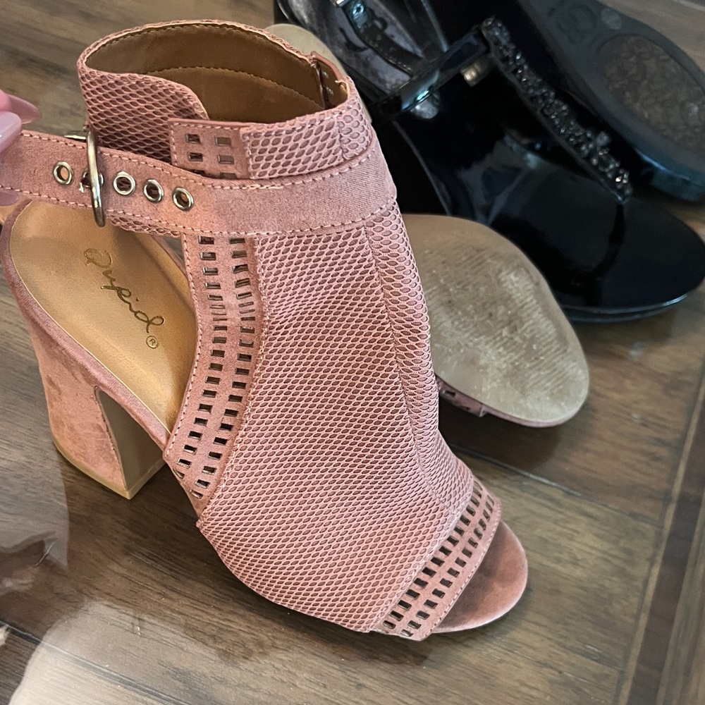 Size 7.5 women’s bundle - Picture 4 of 5